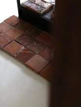画像をギャラリービューアに読み込む, 17c BROWN TILE
