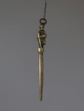 画像をギャラリービューアに読み込む, 十字の杖を持つ聖人