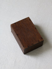 画像をギャラリービューアに読み込む, Wooden box with sliding lid