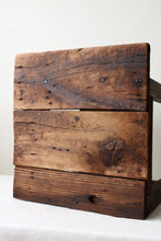 画像をギャラリービューアに読み込む, 腰掛ける。本を積む。道具を並べる。