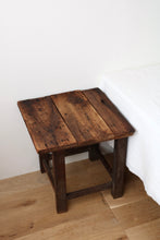 画像をギャラリービューアに読み込む, 腰掛ける。本を積む。道具を並べる。