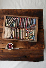 画像をギャラリービューアに読み込む, 腰掛ける。本を積む。道具を並べる。