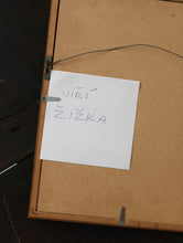 画像をギャラリービューアに読み込む, 椅子に座る女性