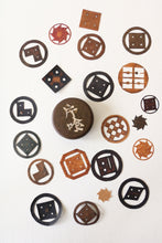 画像をギャラリービューアに読み込む, 家紋型紙集