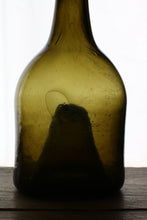 画像をギャラリービューアに読み込む, 18c Wine Bottle