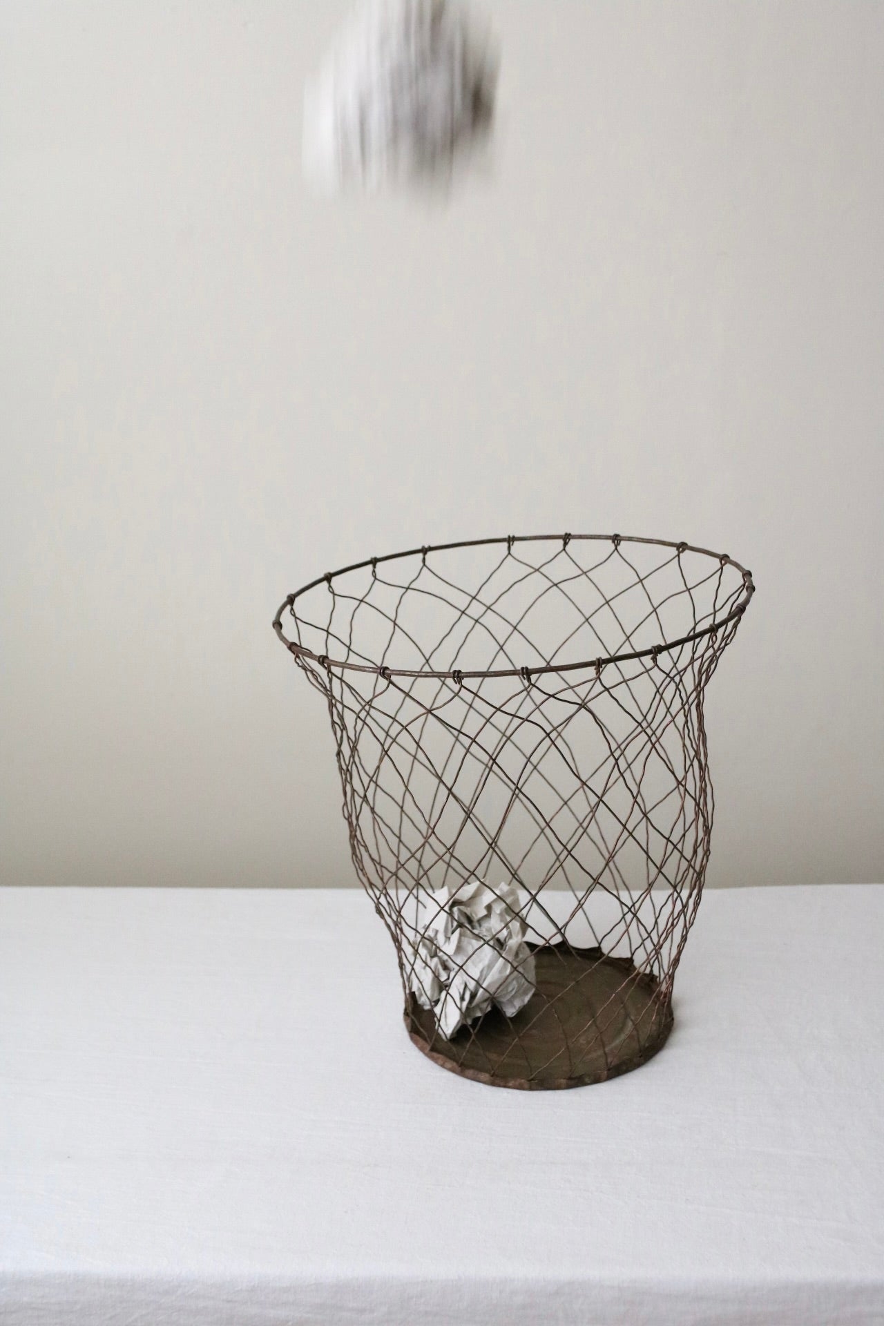 WIRE TRASH BASKET