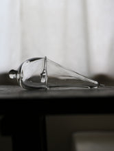 画像をギャラリービューアに読み込む, 頂に雫 (鳥の水入れ)
