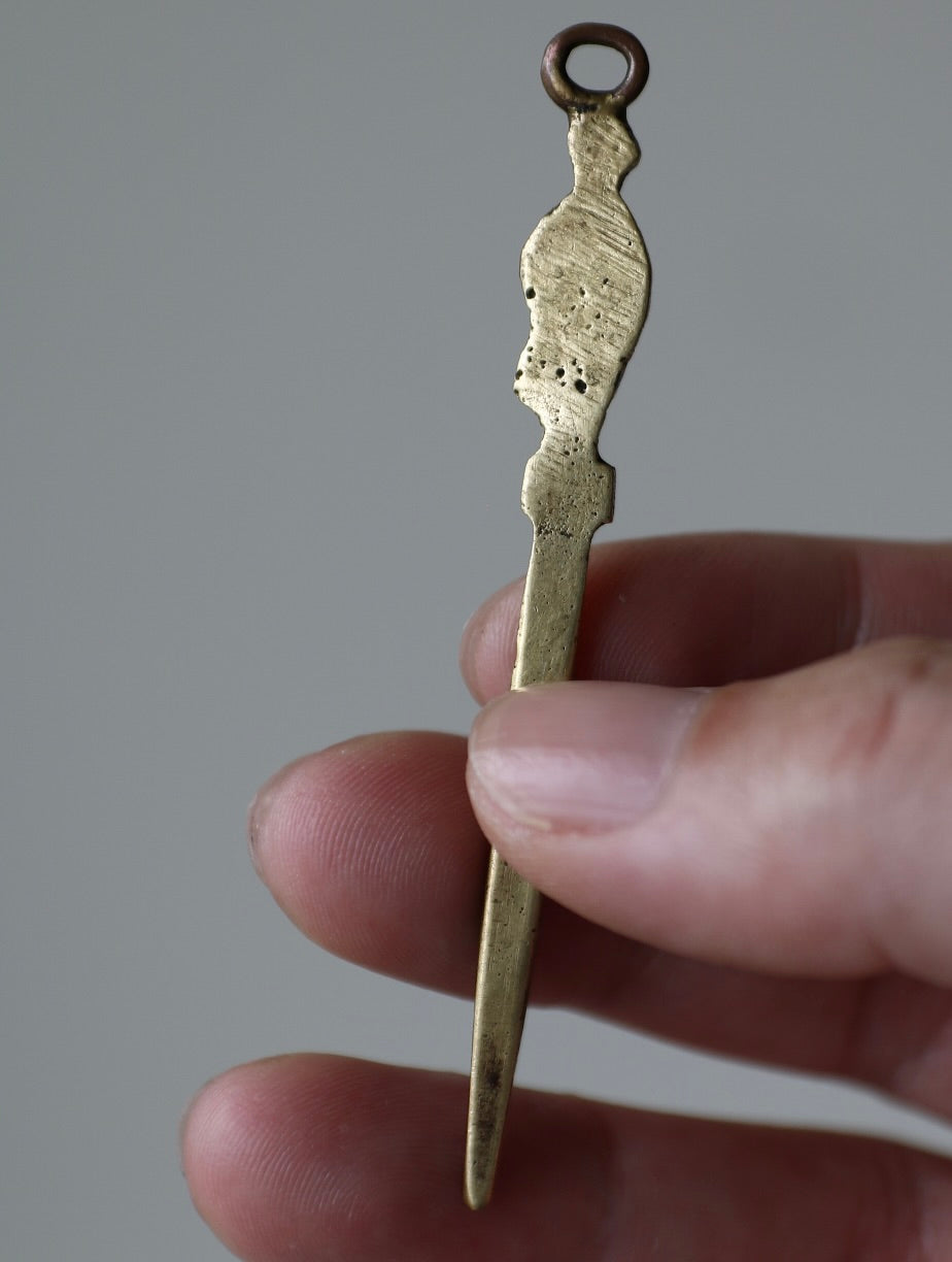 十字の杖を持つ聖人 – tametsu sugametsu