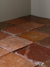 画像をギャラリービューアに読み込む, 17c BROWN TILE
