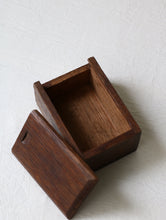 画像をギャラリービューアに読み込む, Wooden box with sliding lid
