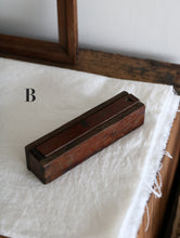 画像をギャラリービューアに読み込む, Wooden box with sliding lid
