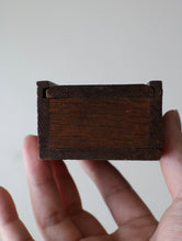 画像をギャラリービューアに読み込む, Wooden box with sliding lid
