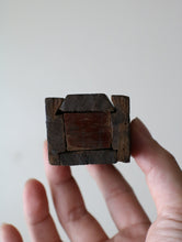 画像をギャラリービューアに読み込む, Wooden box with sliding lid
